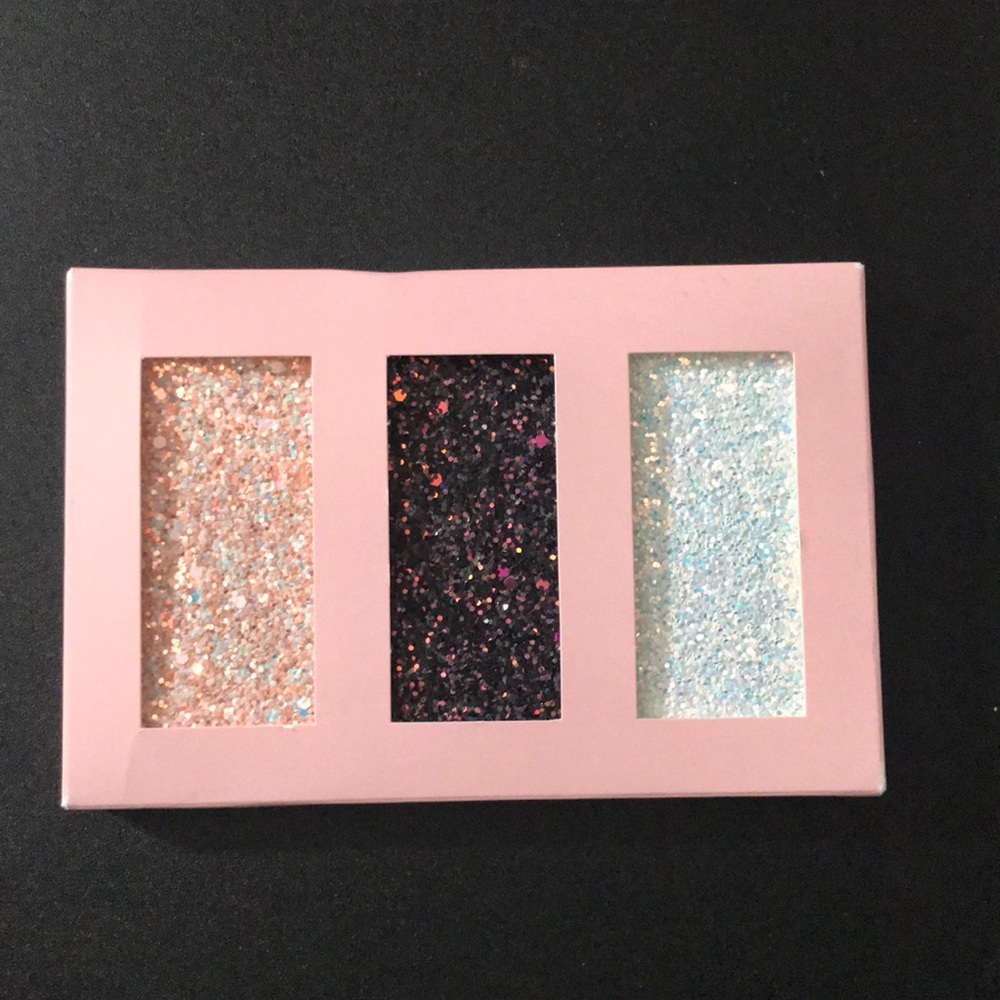 Clinique 3 Pc Twinkle Trio for eyes & cheeks set